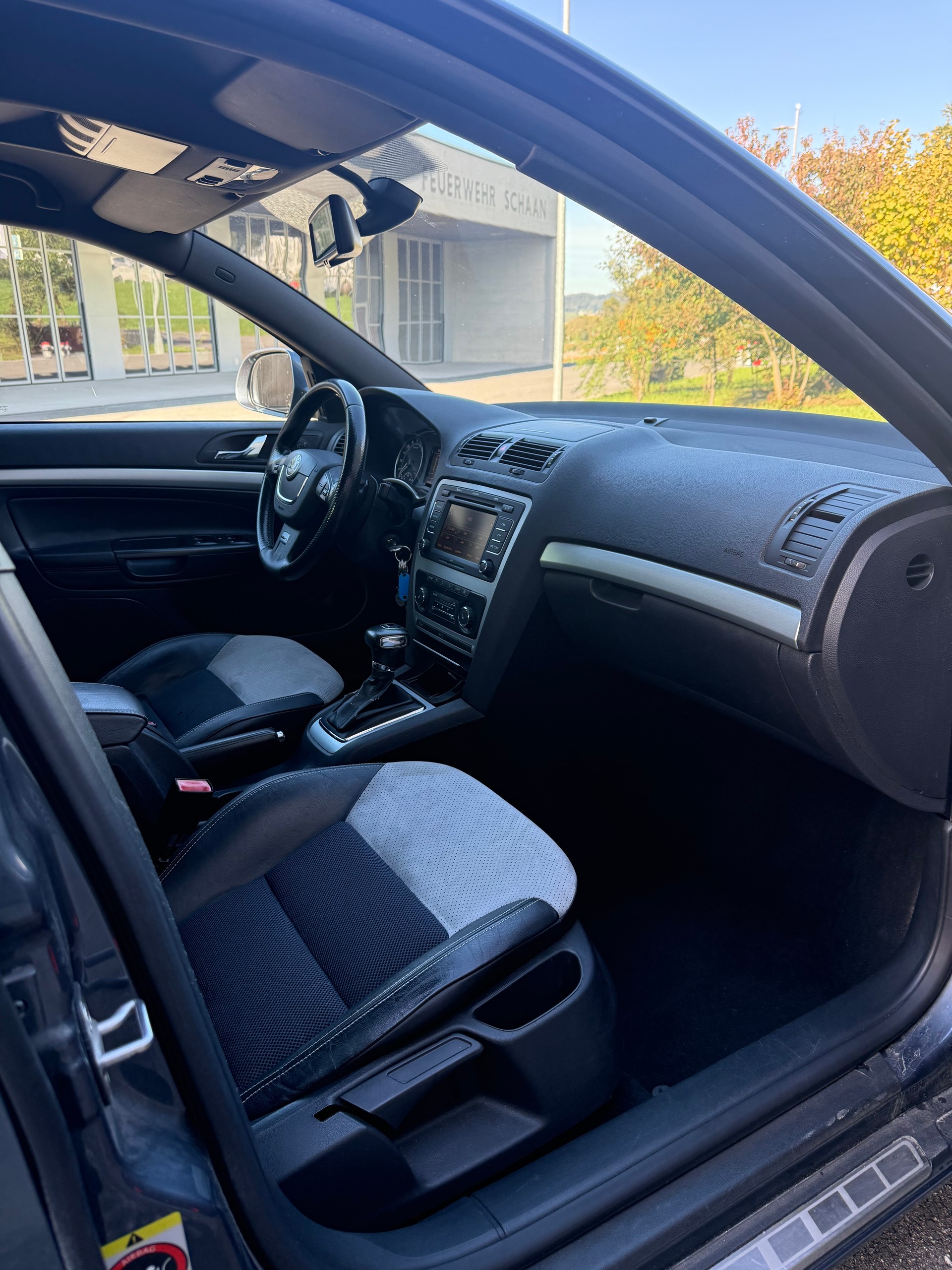SKODA Octavia Combi 2.0 TDI RS DSG-image-8