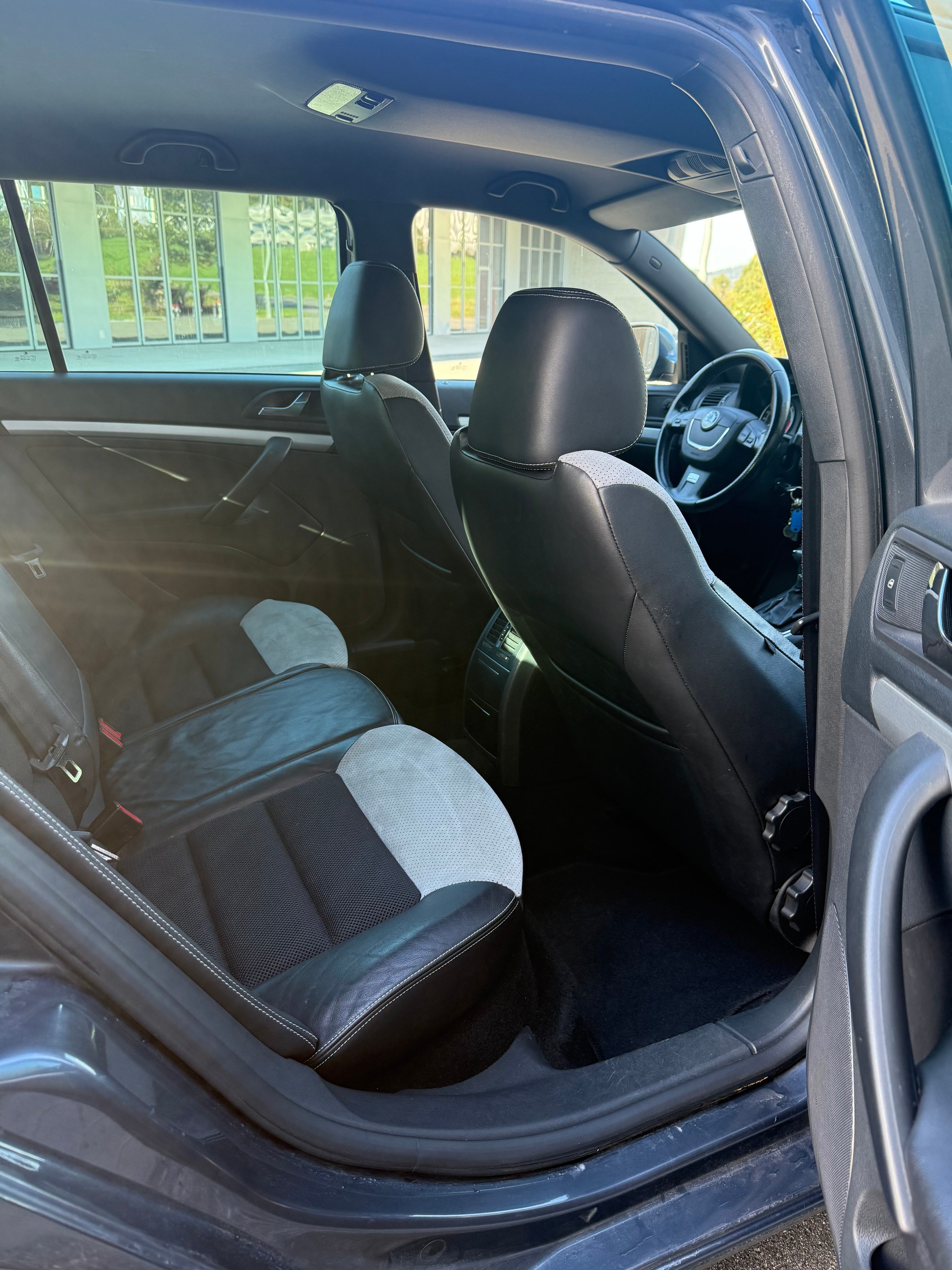 SKODA Octavia Combi 2.0 TDI RS DSG-image-7
