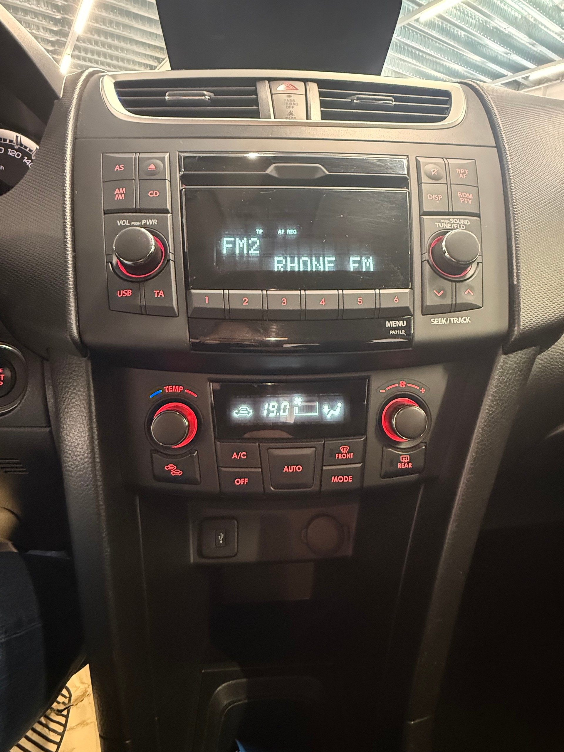 SUZUKI Swift 1.2i 16V GL Top 4x4-image-19