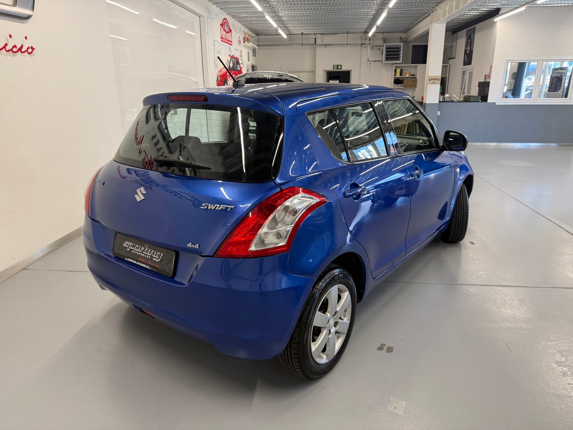 SUZUKI Swift 1.2i 16V GL Top 4x4-image-4