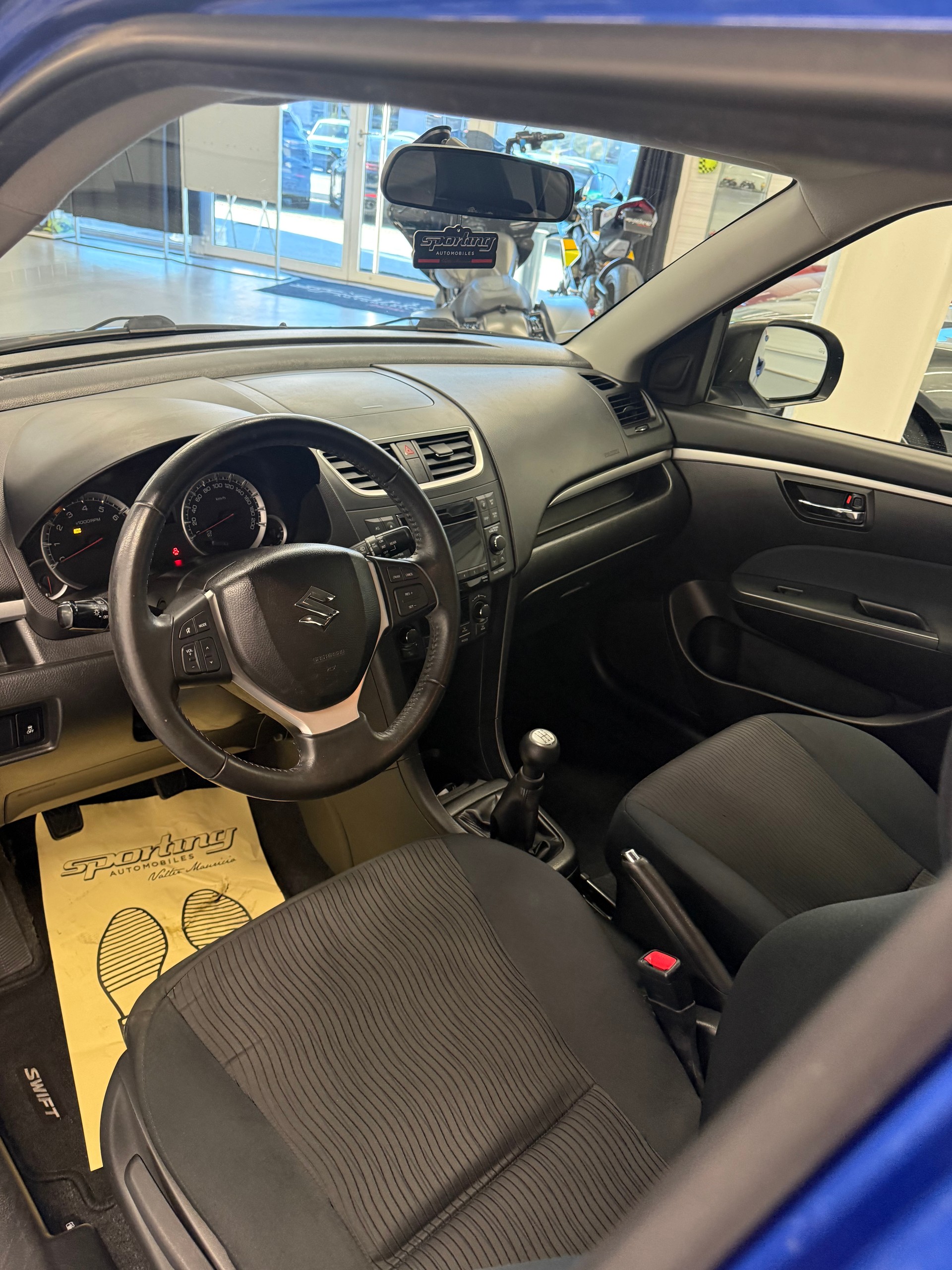 SUZUKI Swift 1.2i 16V GL Top 4x4-image-11