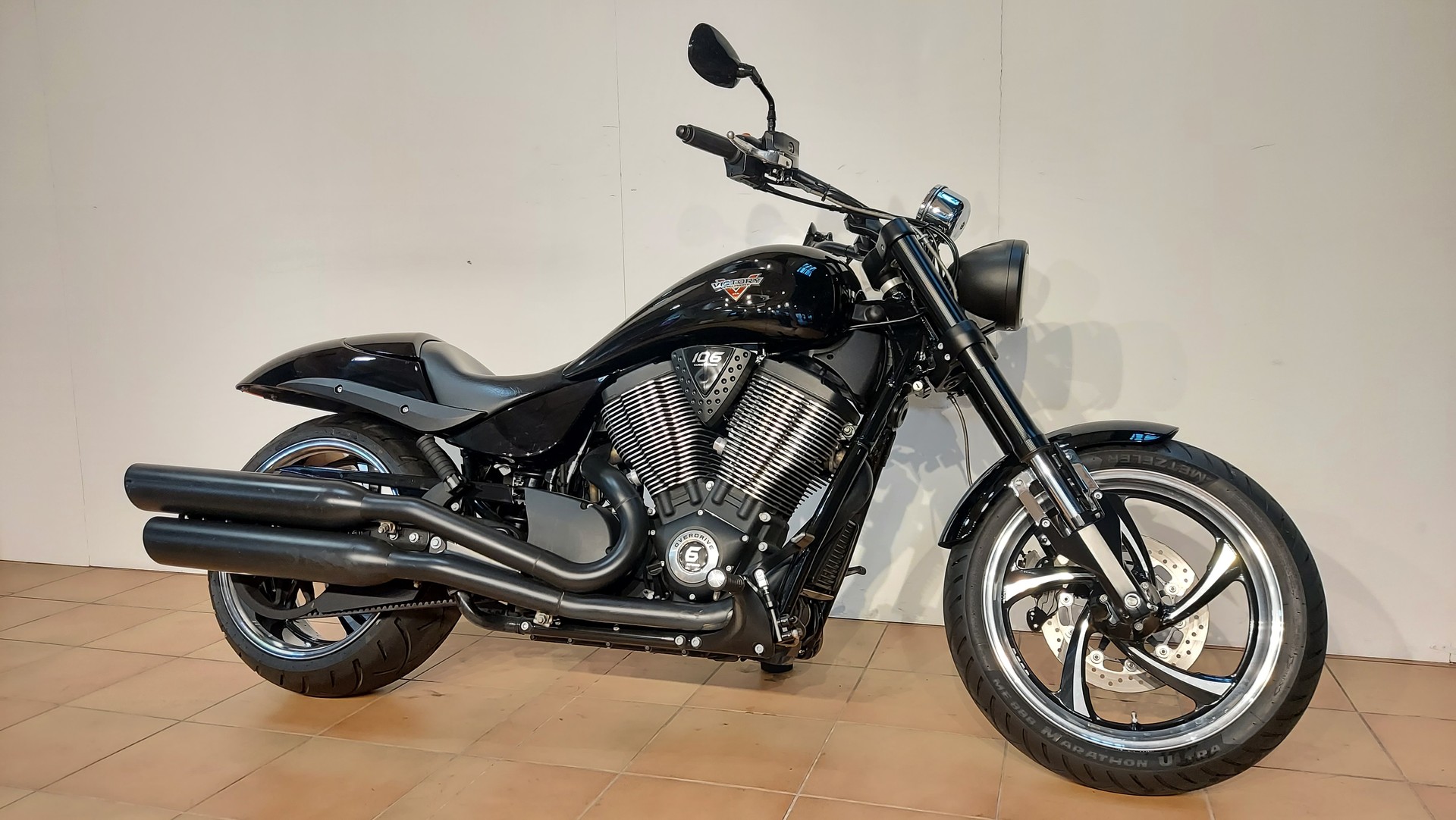 VICTORY Hammer 8Ball-showroom-element-2