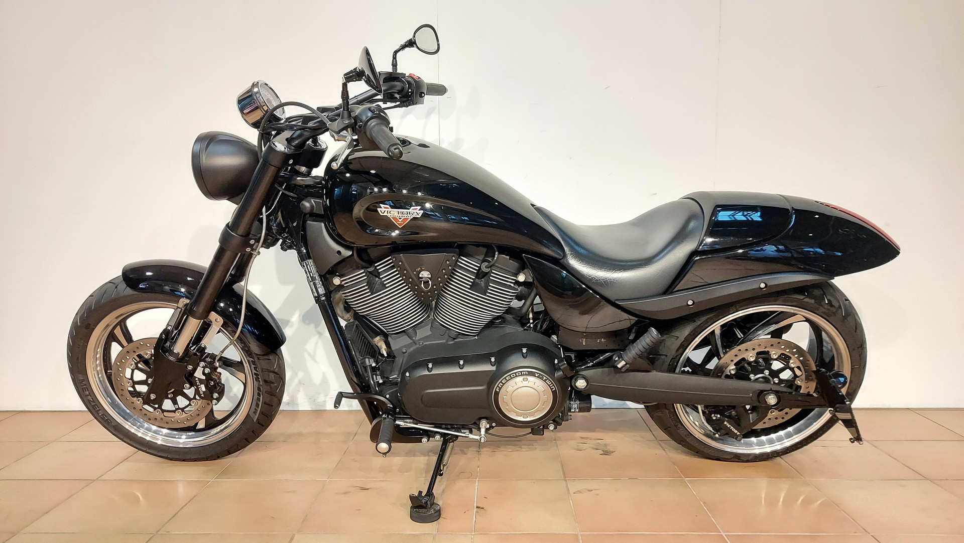 VICTORY Hammer 8Ball-showroom-element-1