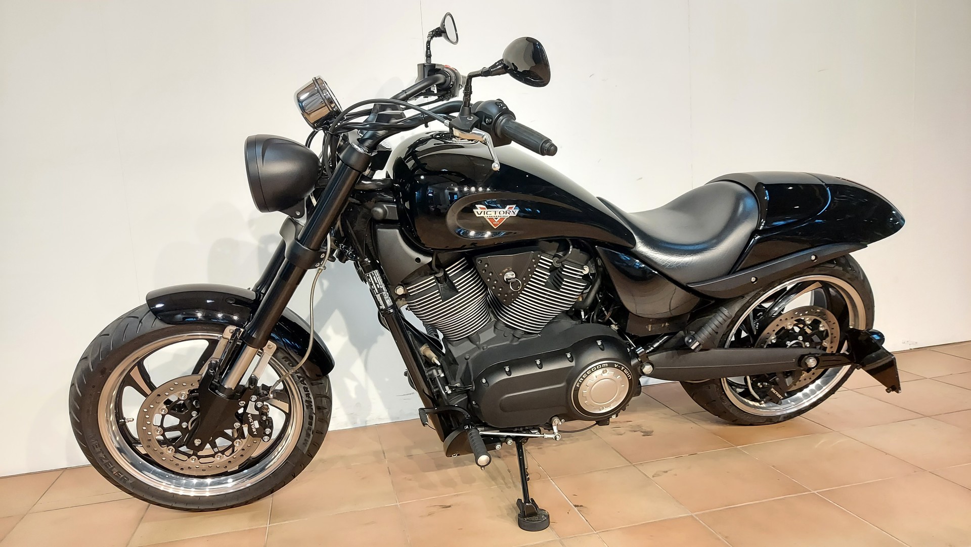 VICTORY Hammer 8Ball-showroom-element-3