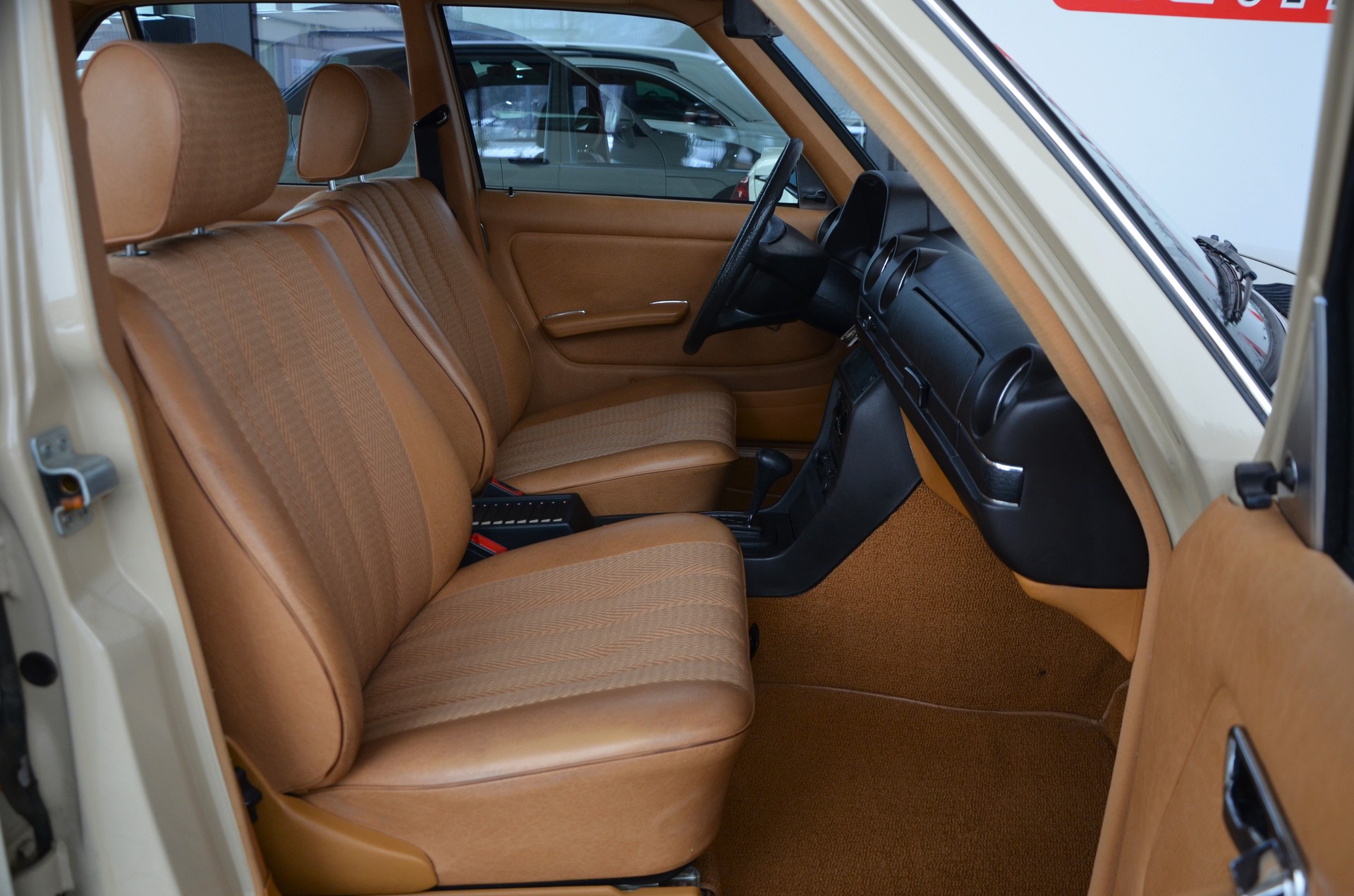 MERCEDES-BENZ 250-image-12