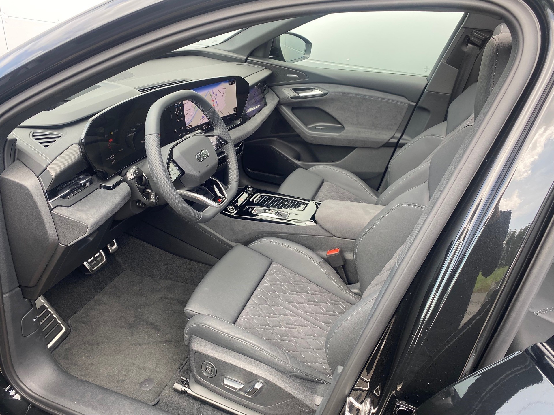 AUDI Q6 e-tron quattro-image-7