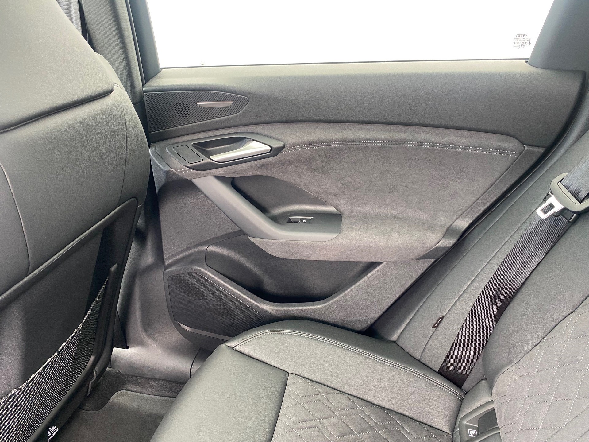 AUDI Q6 e-tron quattro-image-8