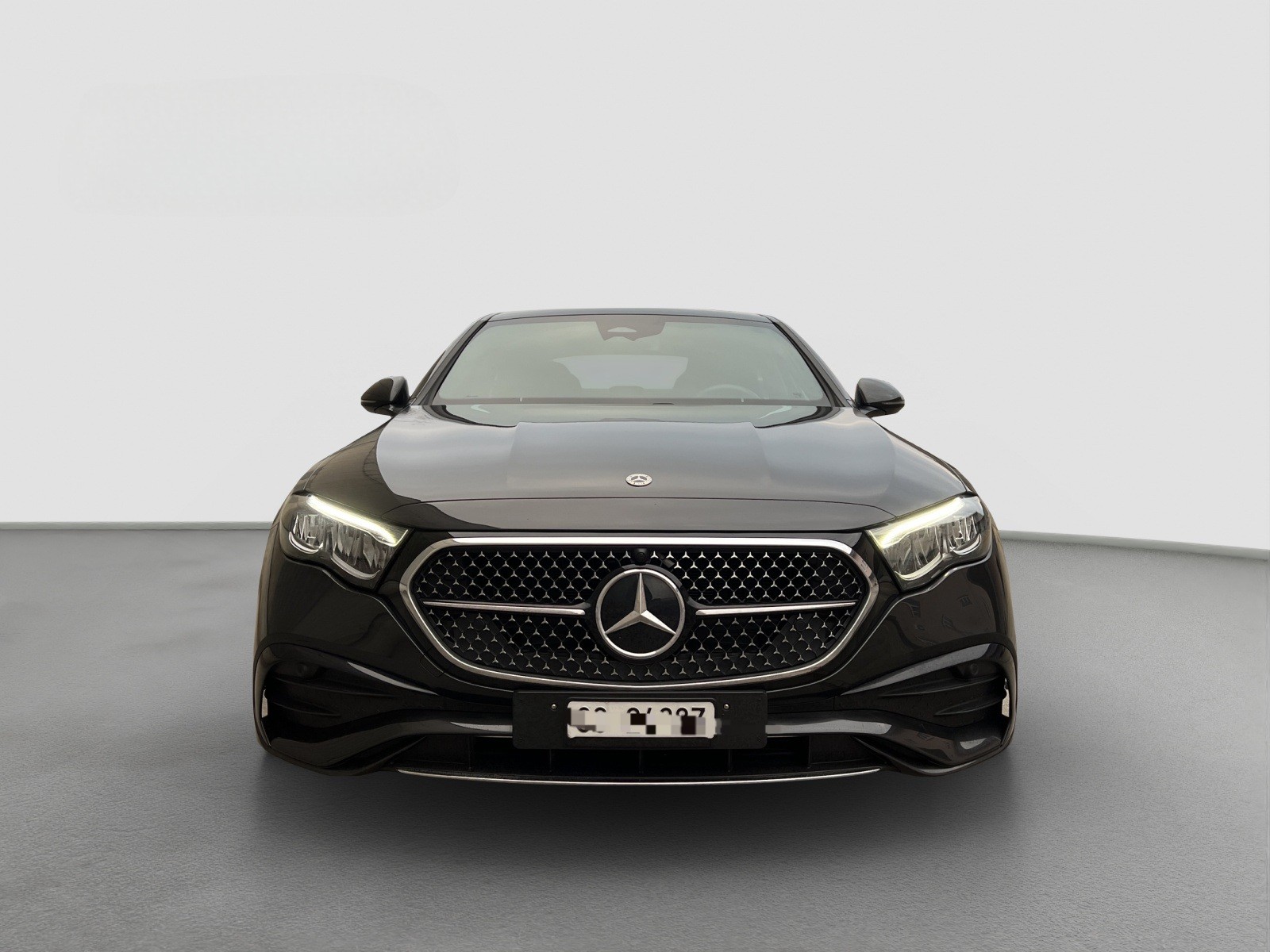 MERCEDES-BENZ E 220 d 4Matic 9G-Tronic AMG Line-image-3