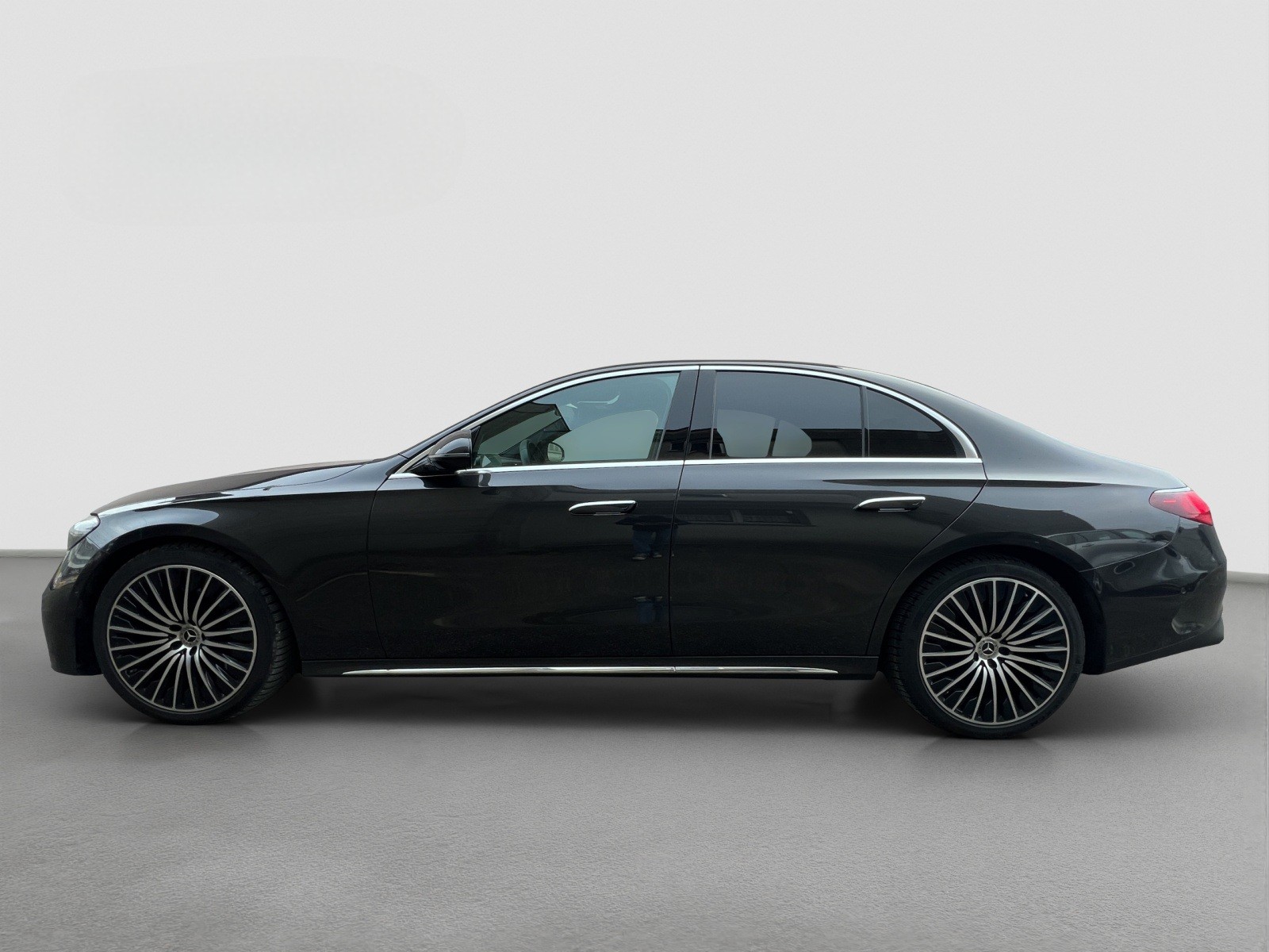 MERCEDES-BENZ E 220 d 4Matic 9G-Tronic AMG Line-image-2
