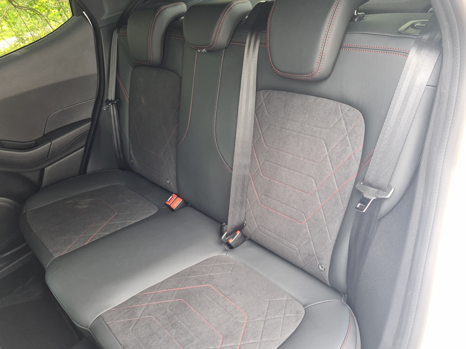 FORD Fiesta 1.0i EcoBoost Hybrid 125 PS ST-Line X AUTOMAT-image-12