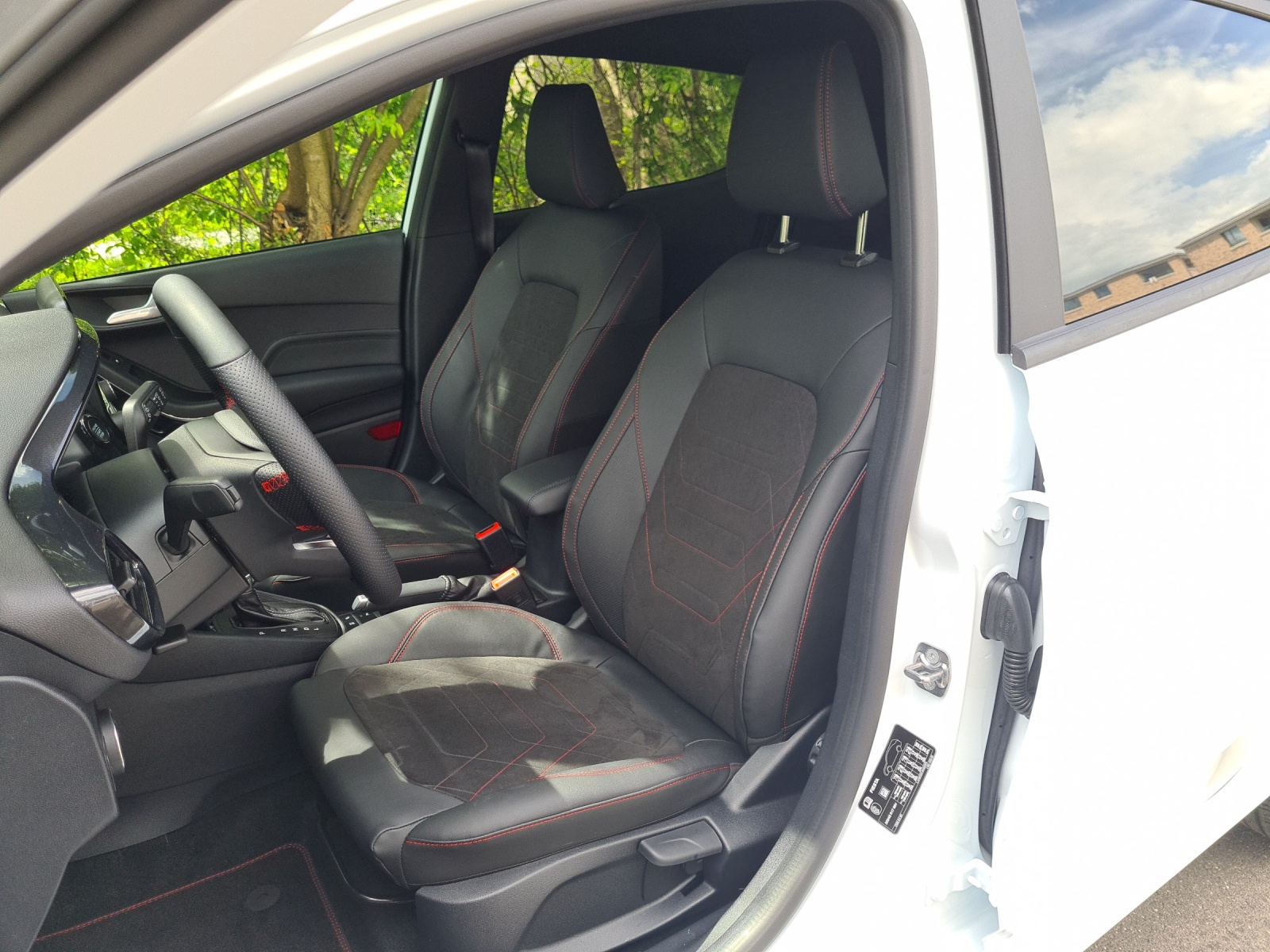 FORD Fiesta 1.0i EcoBoost Hybrid 125 PS ST-Line X AUTOMAT-image-6