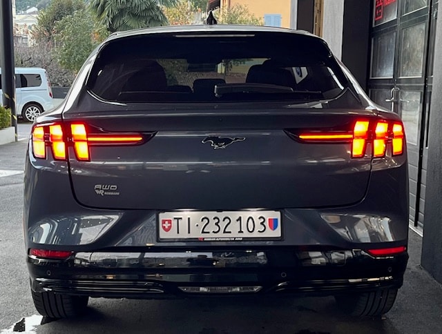 FORD Mustang MACH-E AWD 99kWh-image-15