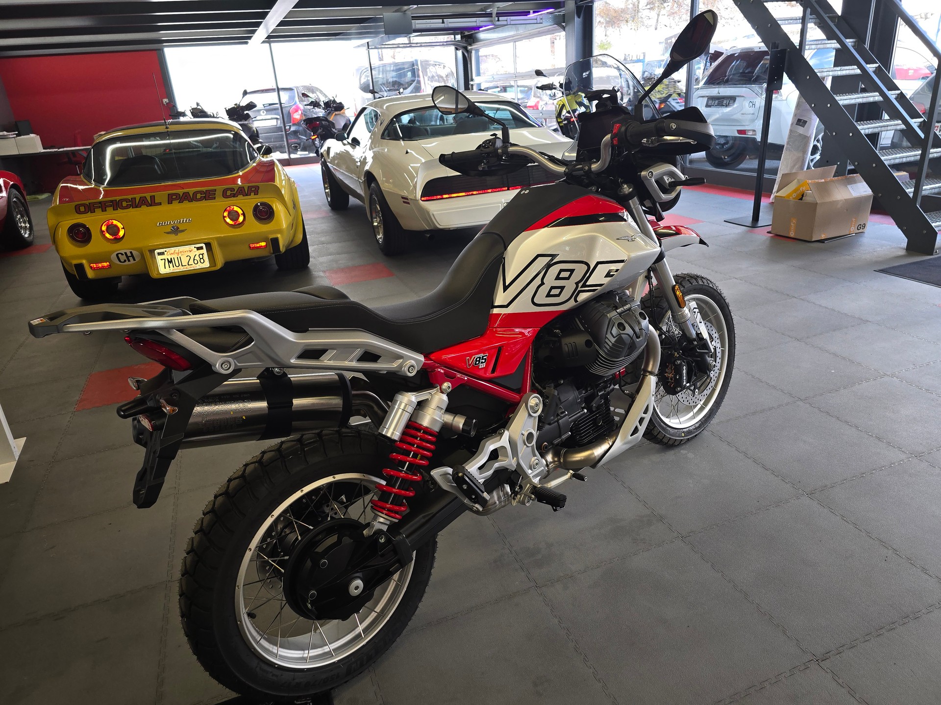MOTO GUZZI V85 TT EU5+-image-1