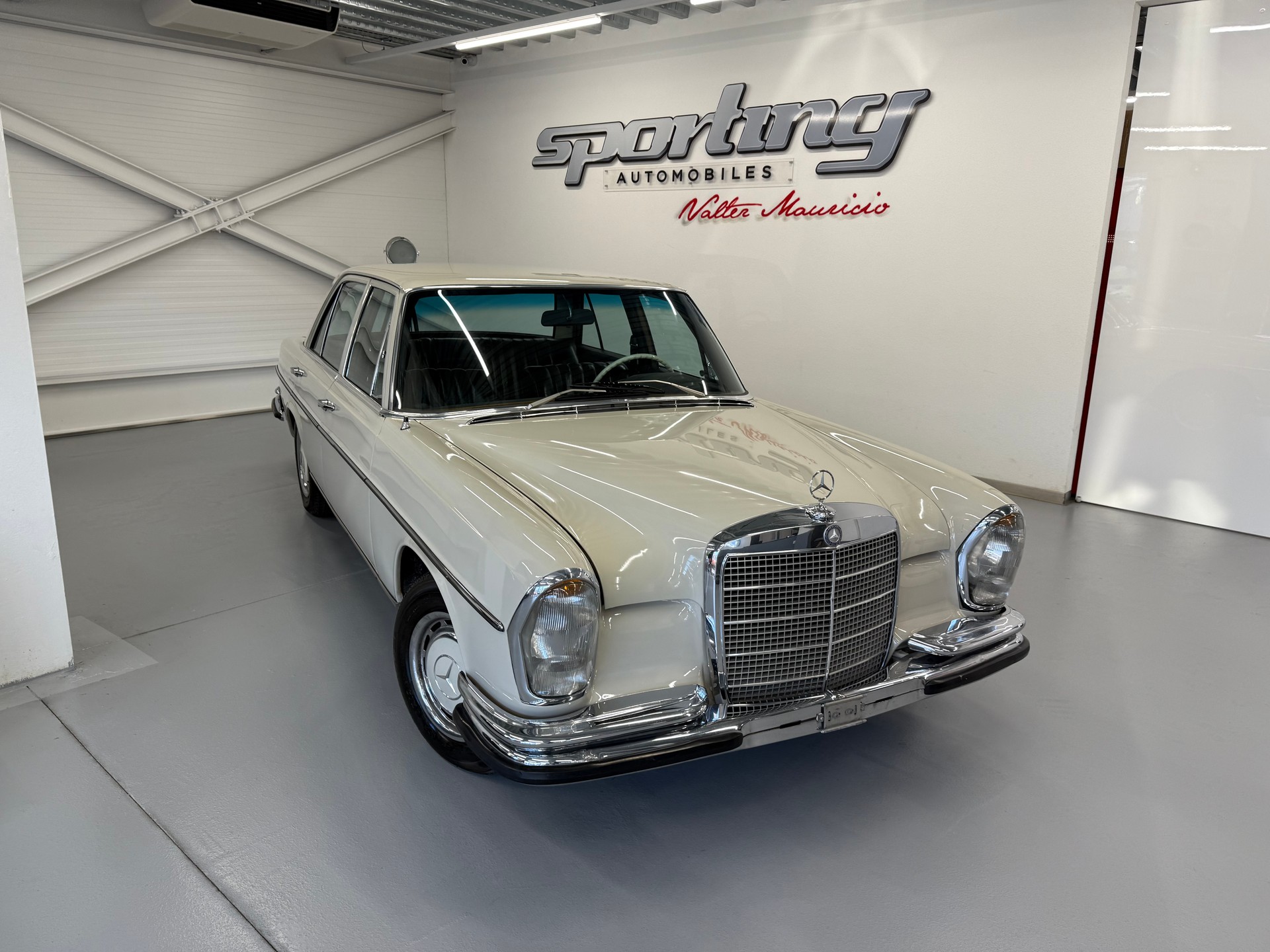 MERCEDES-BENZ SE Moteur refait à Neuf-showroom-element-1