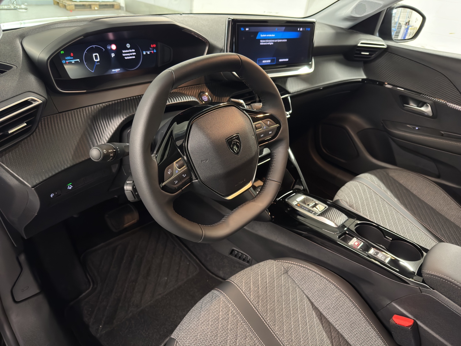 PEUGEOT 208 1.2 Hybrid Allure-image-10