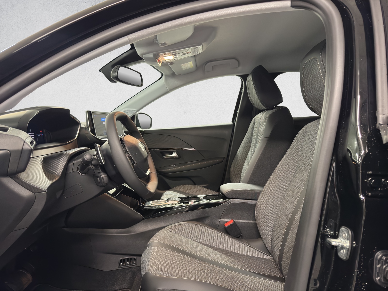 PEUGEOT 208 1.2 Hybrid Allure-image-9