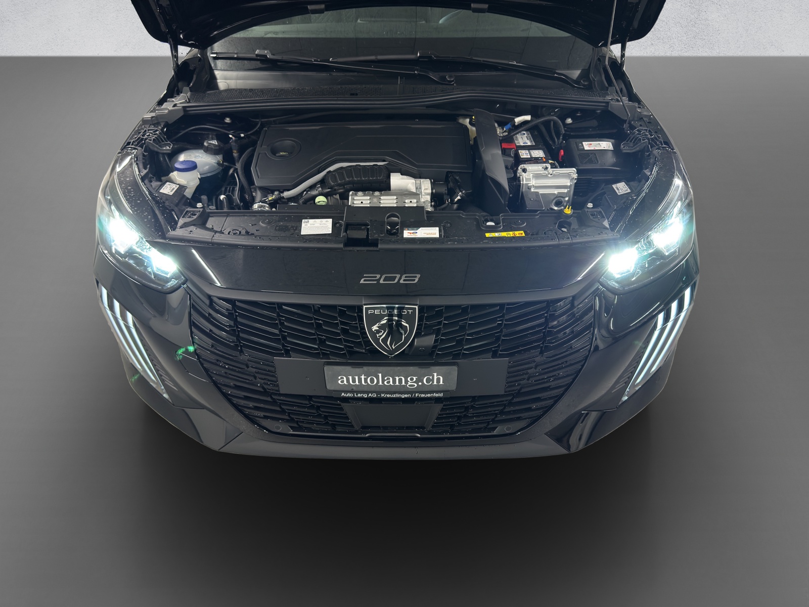 PEUGEOT 208 1.2 Hybrid Allure-image-8