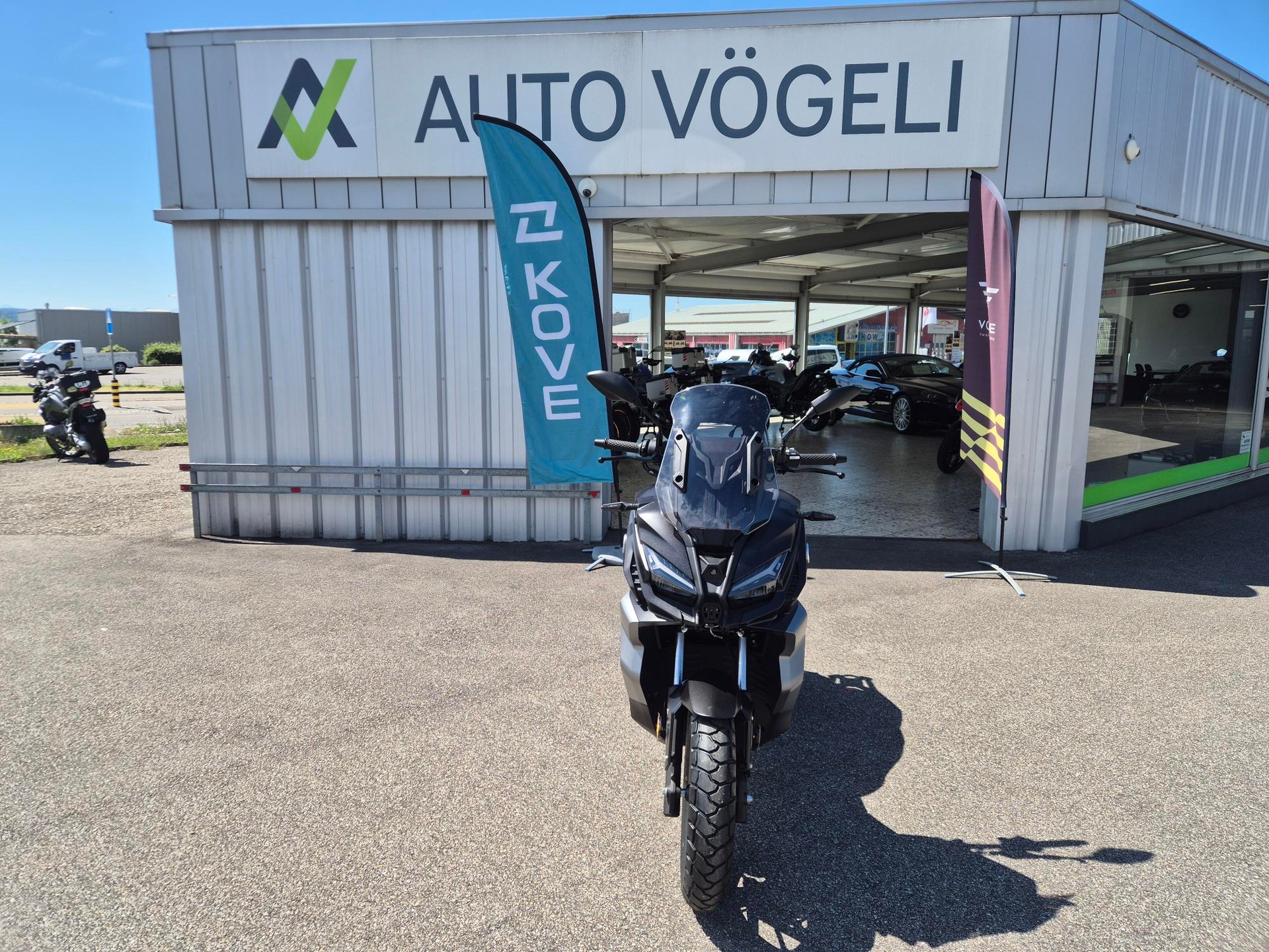 VOGE SR1 ADV-showroom-element-2