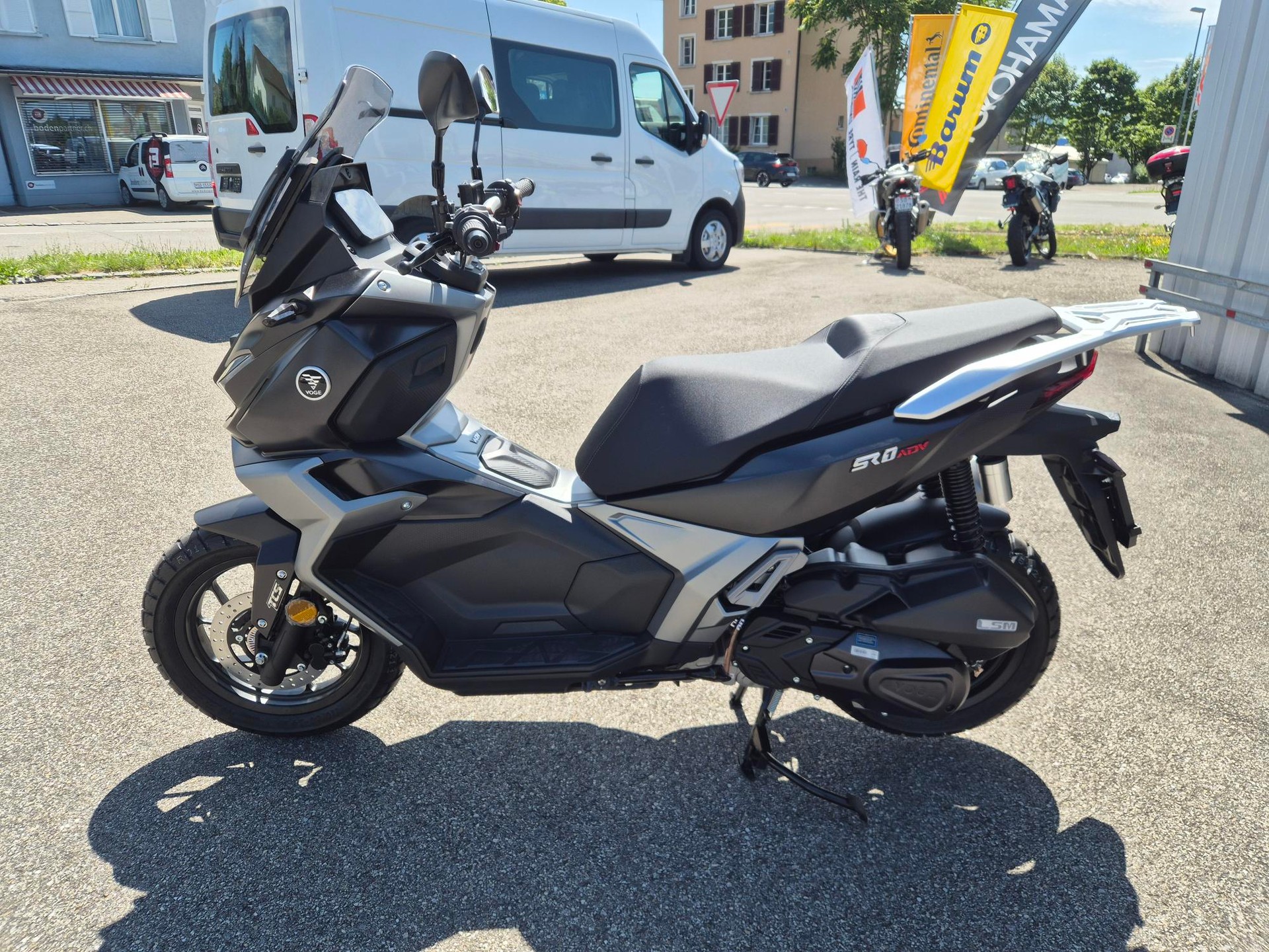 VOGE SR1 ADV-showroom-element-1