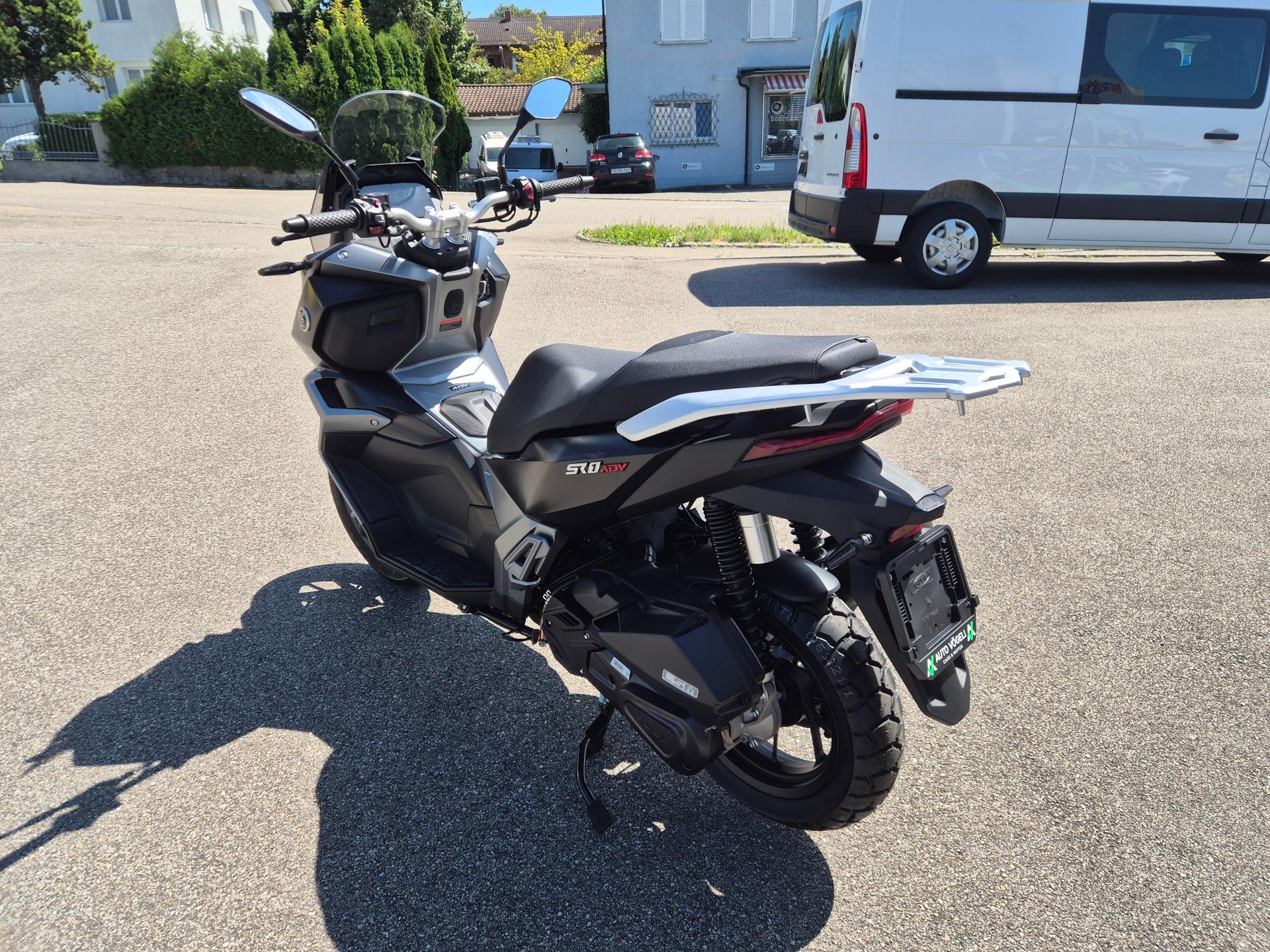 VOGE SR1 ADV-showroom-element-3