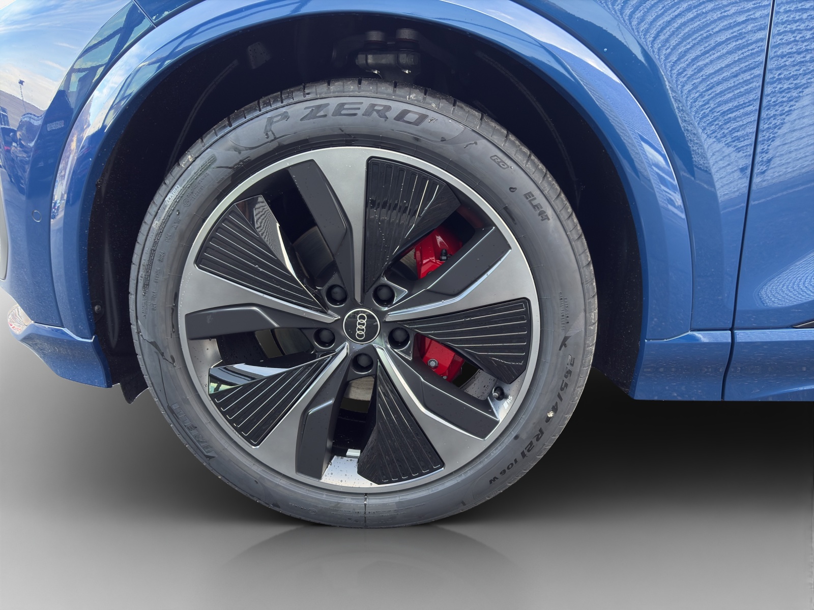 AUDI Q6 e-tron quattro-image-13