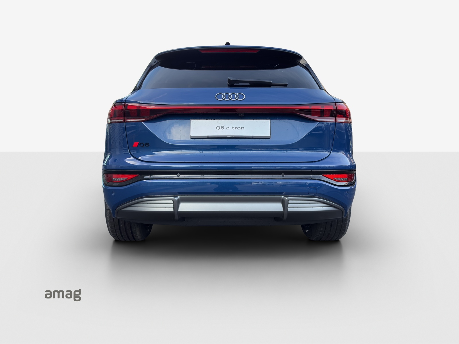 AUDI Q6 e-tron quattro-showroom-element-3