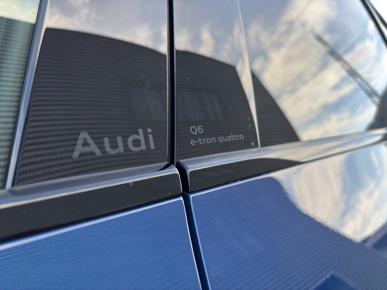 AUDI Q6 e-tron quattro-image-14