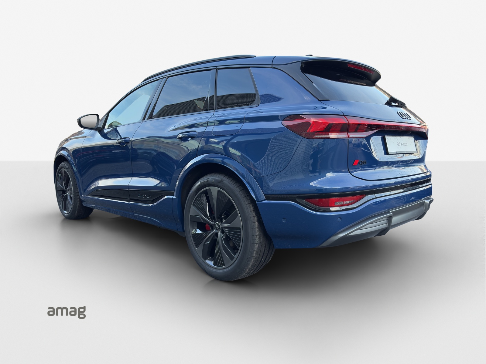 AUDI Q6 e-tron quattro-showroom-element-2