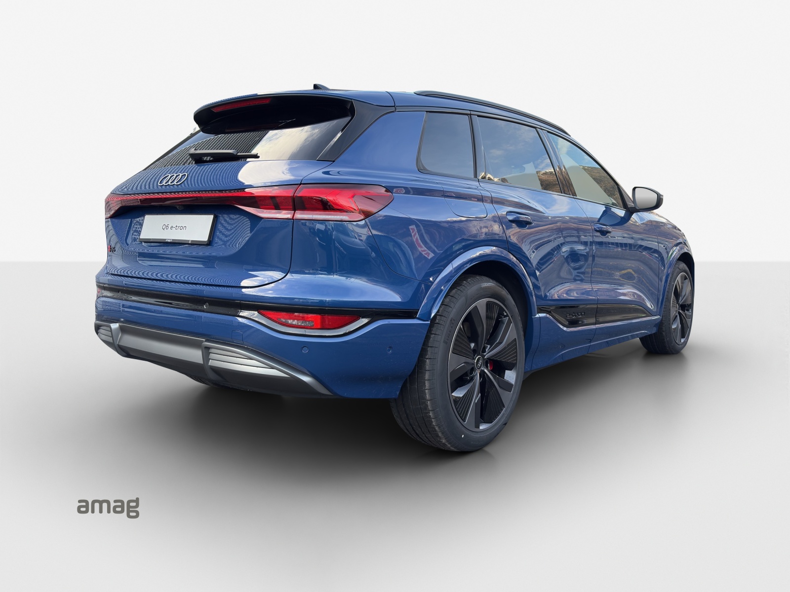 AUDI Q6 e-tron quattro-image-4