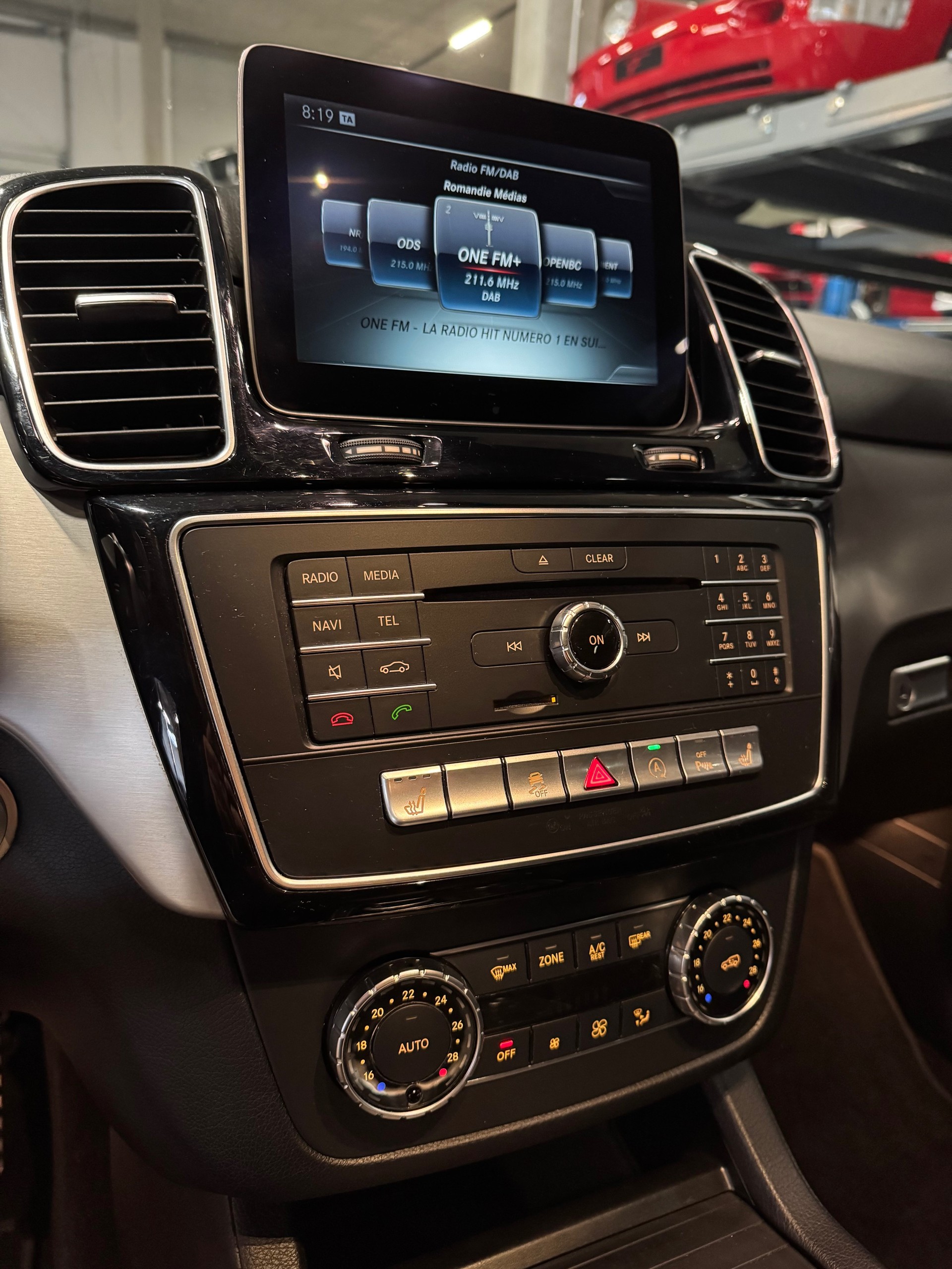 MERCEDES-BENZ GLE 350 d 4Matic 9G-Tronic-image-12