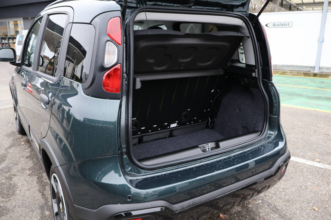 FIAT Panda 1.0 Hybrid Cross-image-4