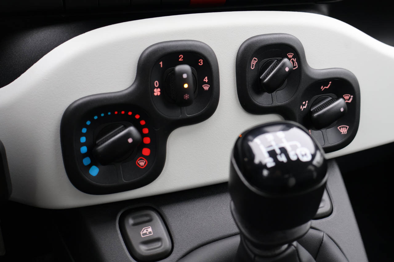 FIAT Panda 1.0 Hybrid Cross-image-13