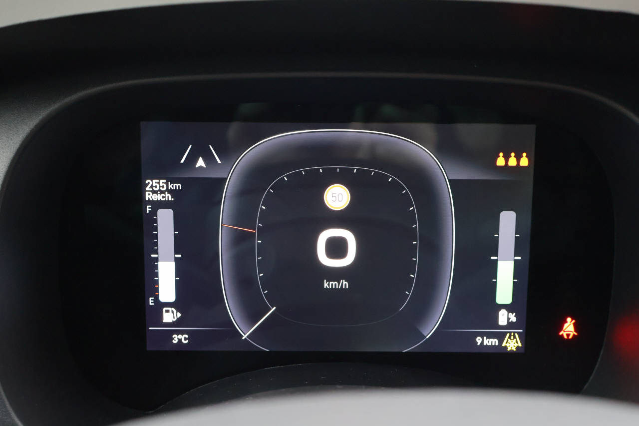 FIAT Panda 1.0 Hybrid Cross-image-11