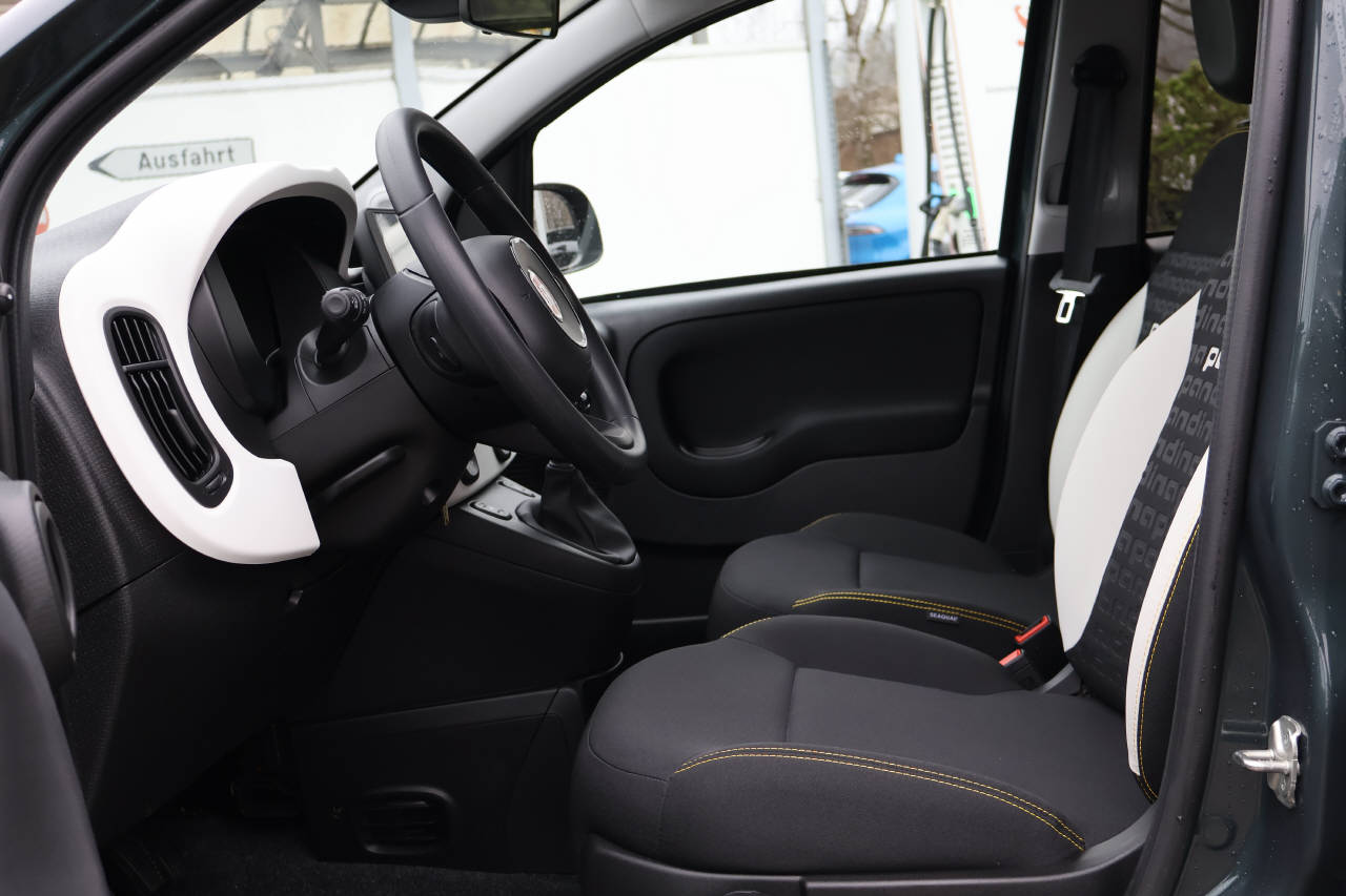 FIAT Panda 1.0 Hybrid Cross-image-9