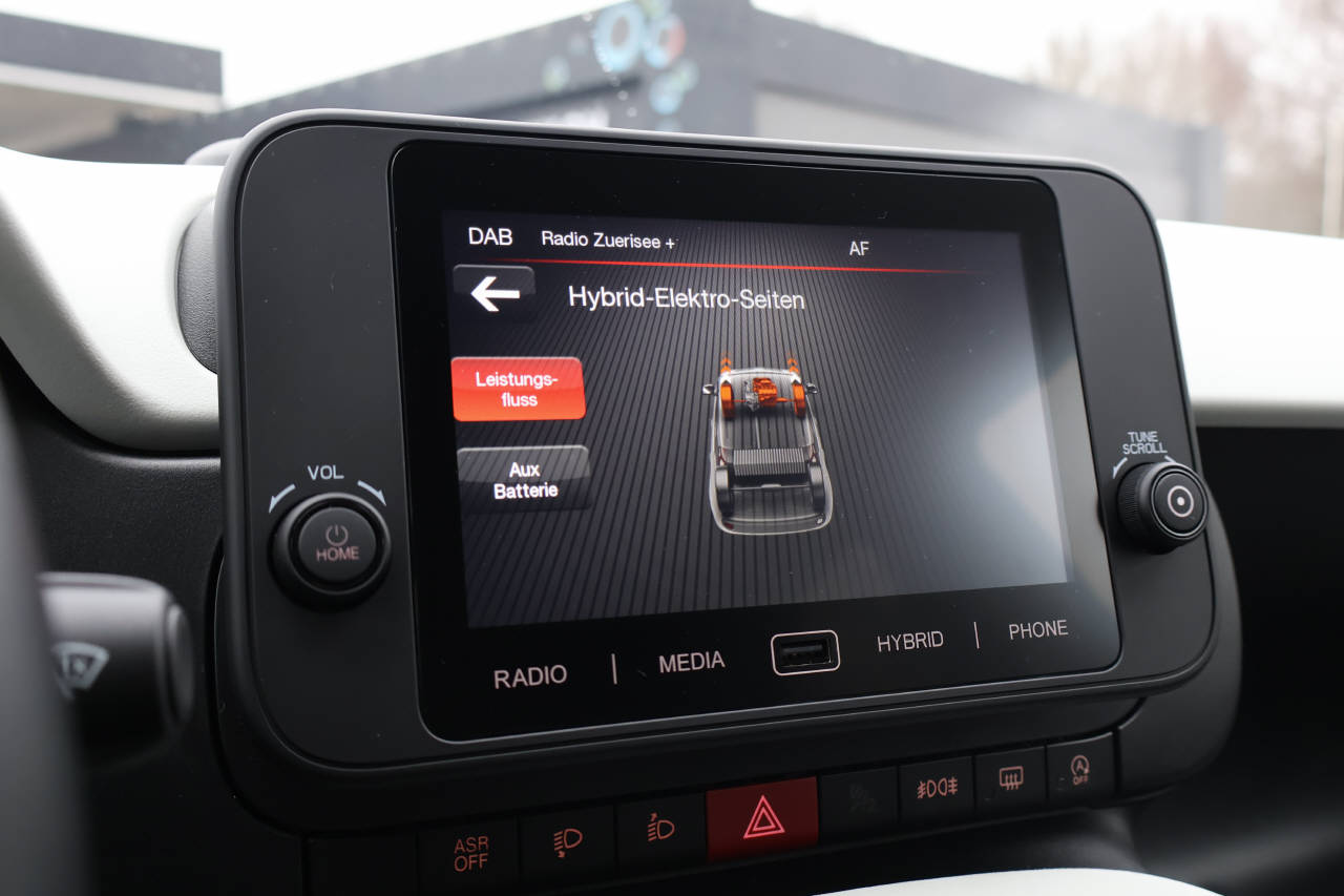 FIAT Panda 1.0 Hybrid Cross-image-12