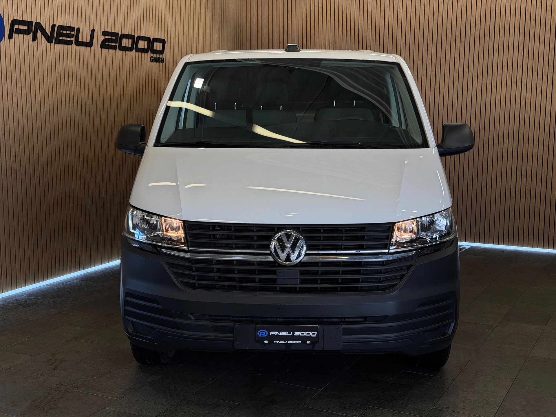 VW T6.1 2.0 TDI Transporter-showroom-element-1