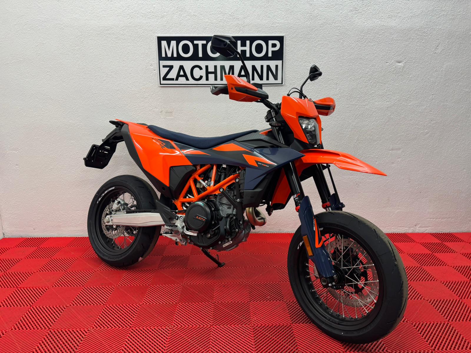 KTM 690 SMC R ABS (35 kW)-showroom-element-1