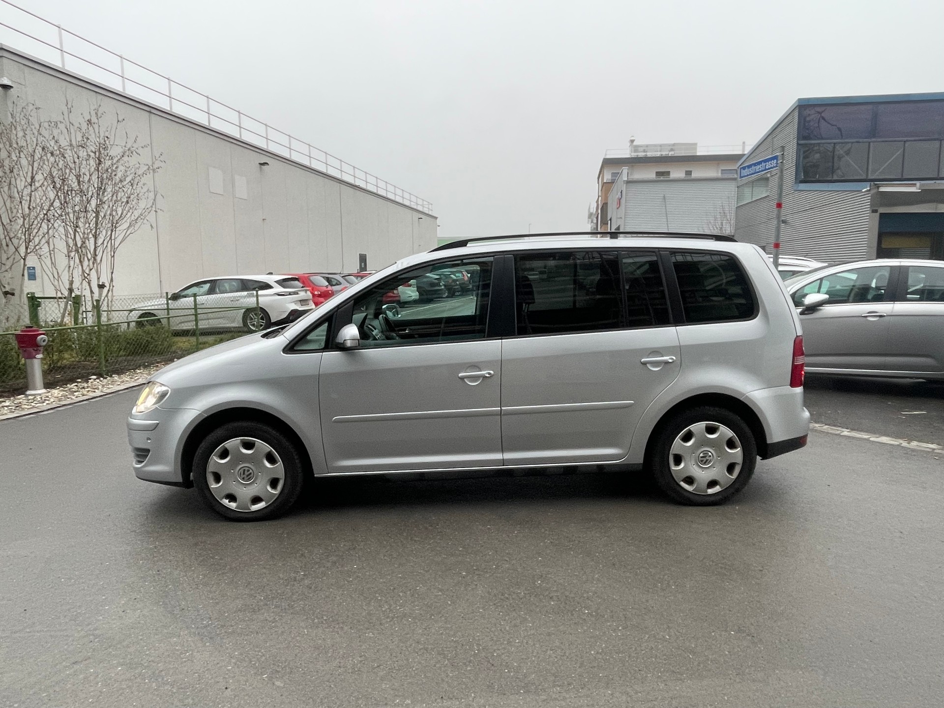 VW Touran 2.0 TDI Trendline-image-2