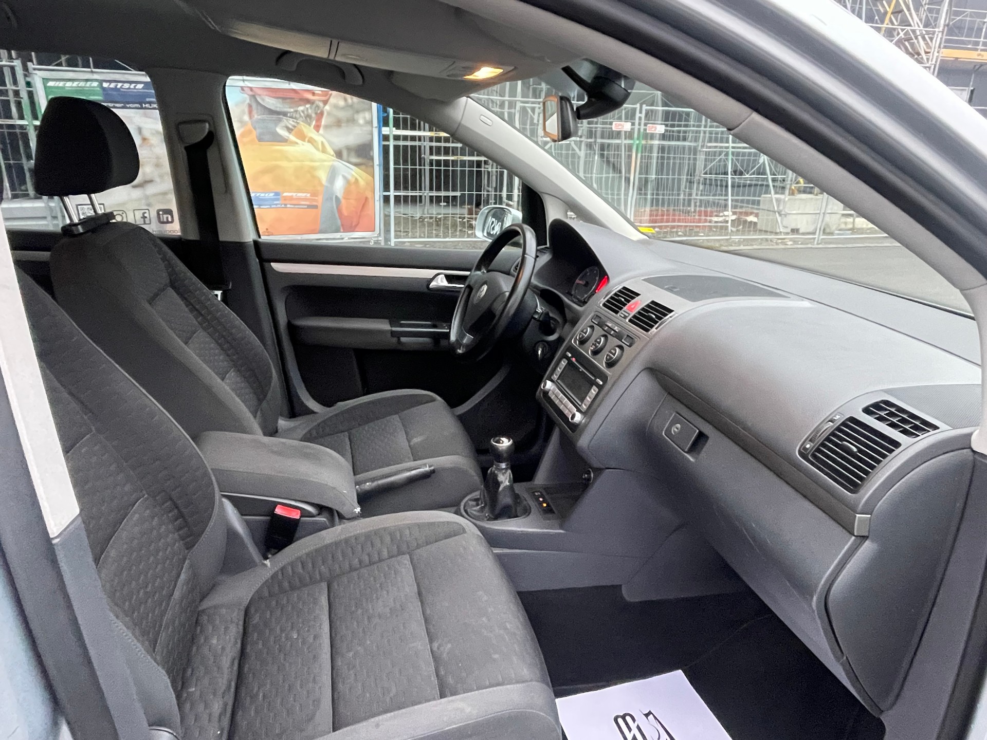 VW Touran 2.0 TDI Trendline-image-11
