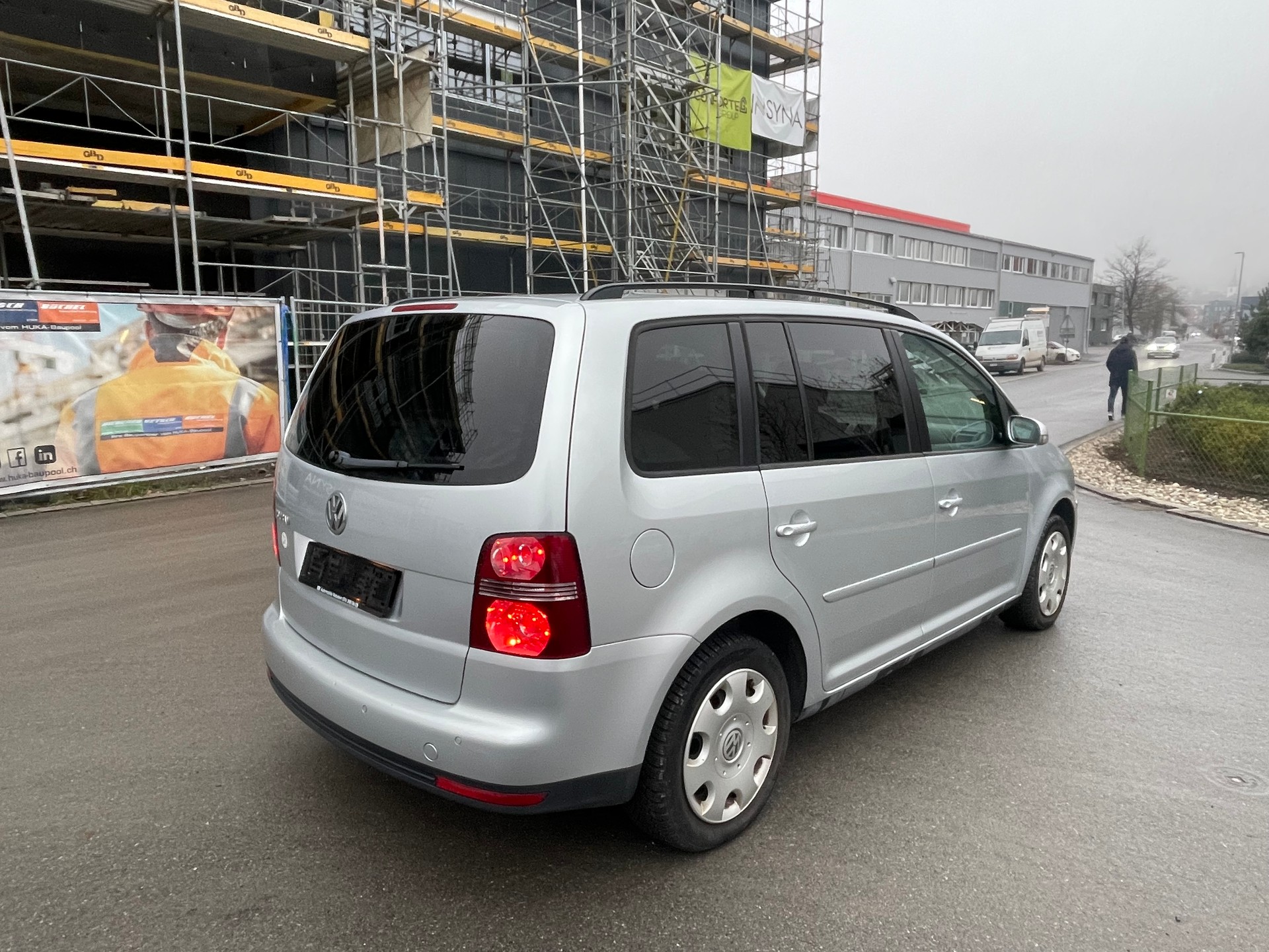 VW Touran 2.0 TDI Trendline-image-5