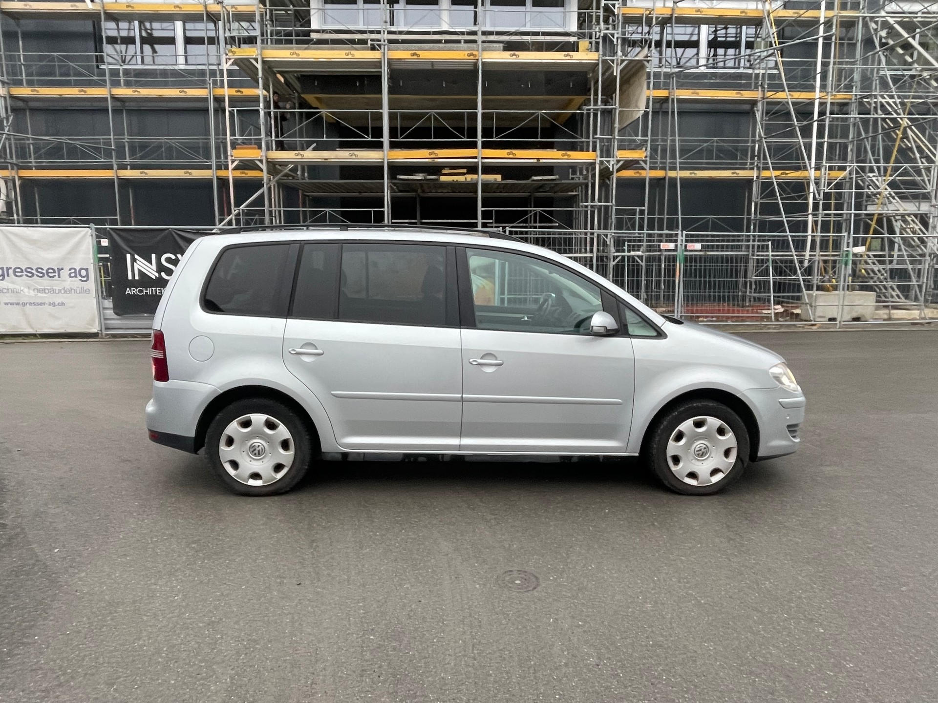 VW Touran 2.0 TDI Trendline-image-3