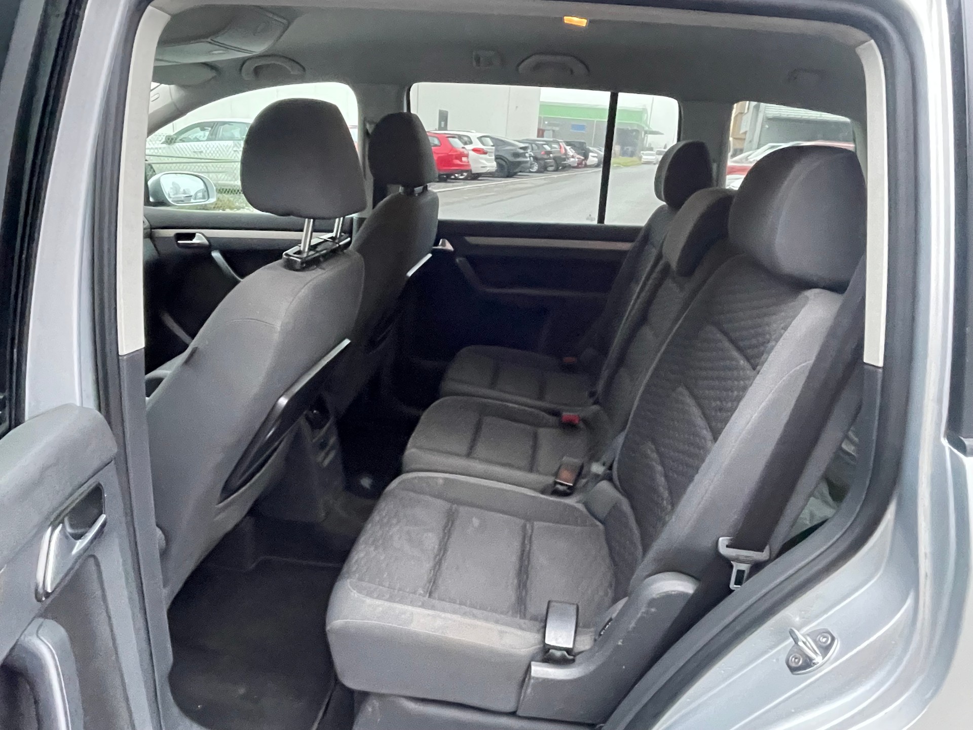 VW Touran 2.0 TDI Trendline-image-12