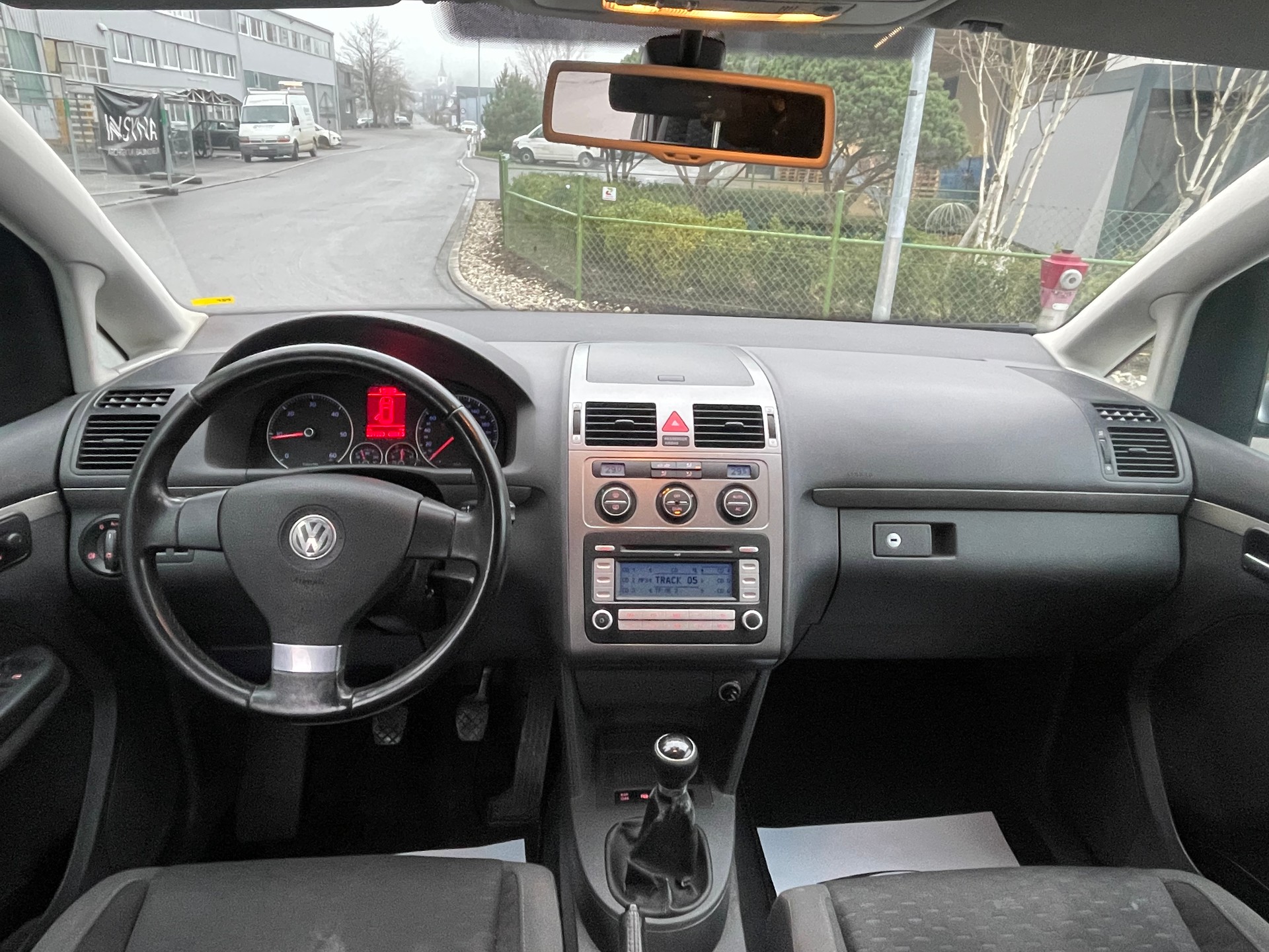 VW Touran 2.0 TDI Trendline-image-9