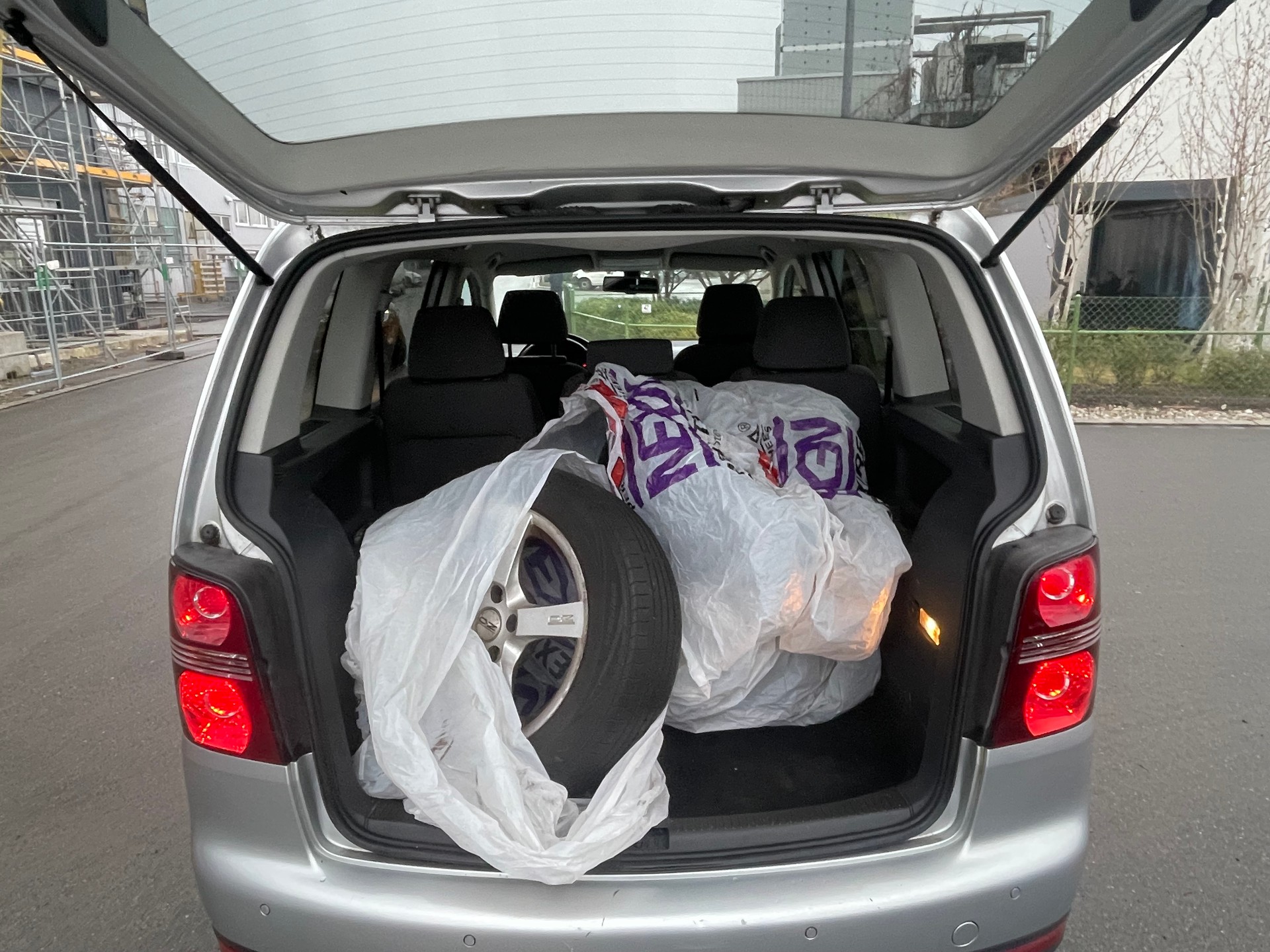 VW Touran 2.0 TDI Trendline-image-8