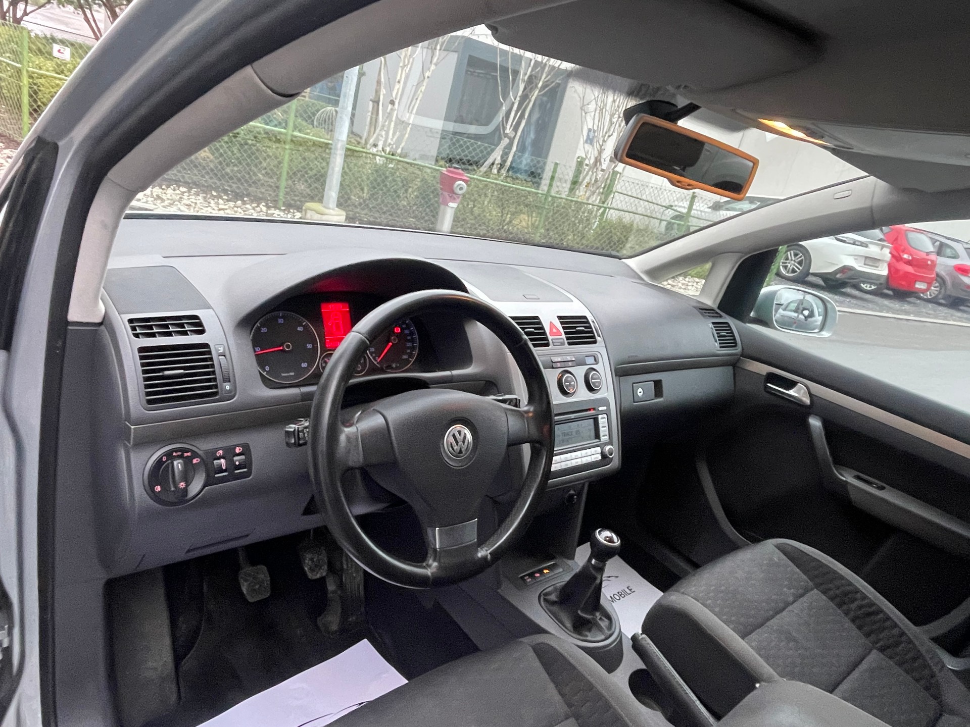 VW Touran 2.0 TDI Trendline-image-10