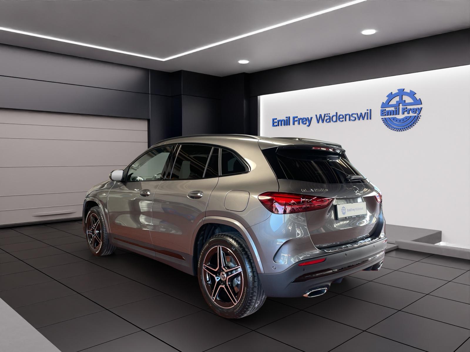 MERCEDES-BENZ GLA 250 e EQ Star AMG Line-image-2
