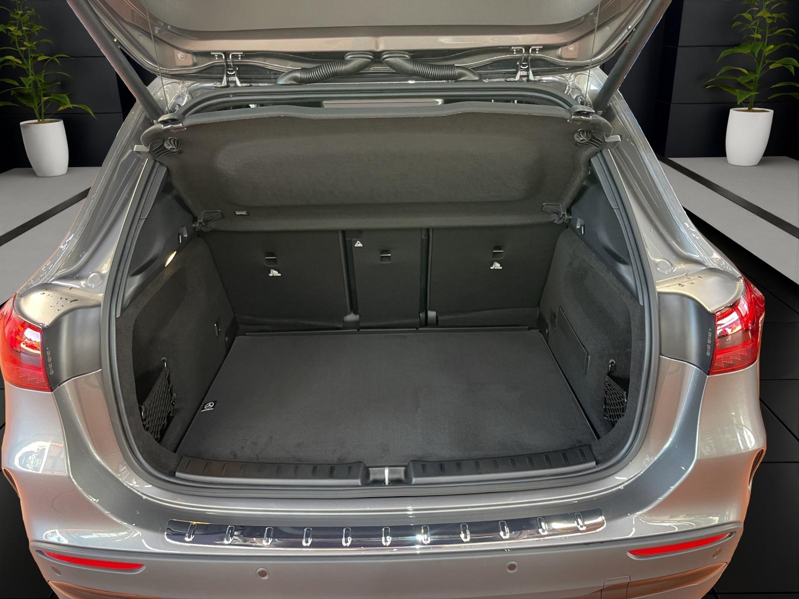 MERCEDES-BENZ GLA 250 e EQ Star AMG Line-image-8
