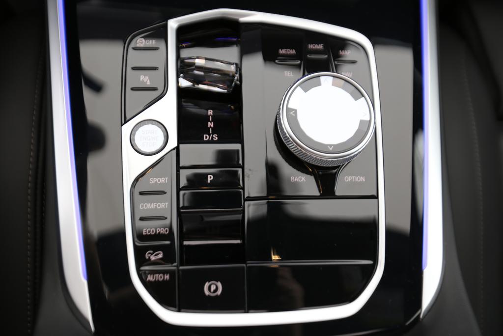 BMW X5 M60i xDrive-image-9