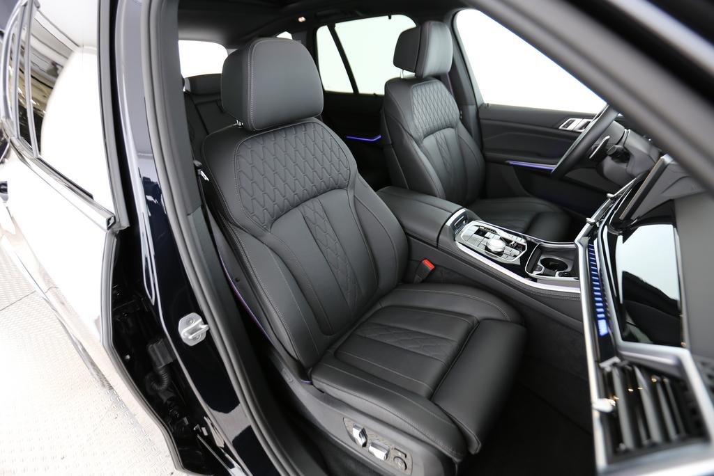 BMW X5 M60i xDrive-image-12