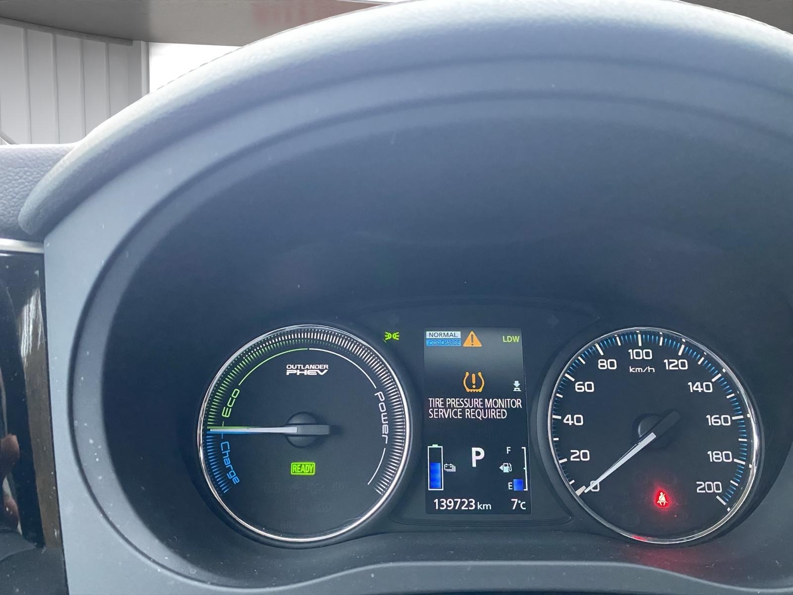 MITSUBISHI Outlander 2.0 PHEV Diamond 4WD Automatic-image-9